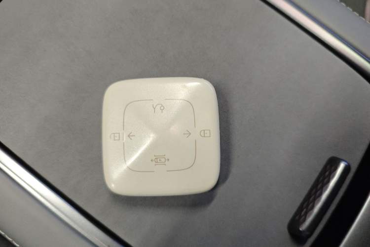 Used Zeekr 7X 2025 100 kWh Long-Range Rear-Wheel Drive with Intelligent Driving Features