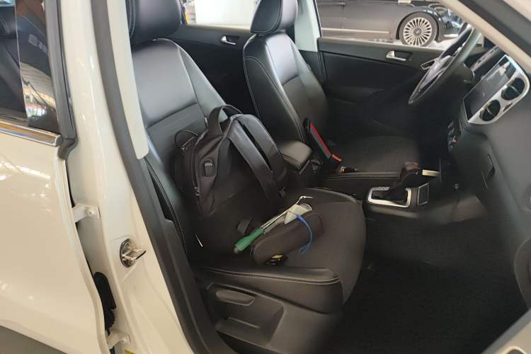 Used Volkswagen Tiguan L 2016 280TSI Automatic Two-Wheel-Drive Silk Road Style Edition
