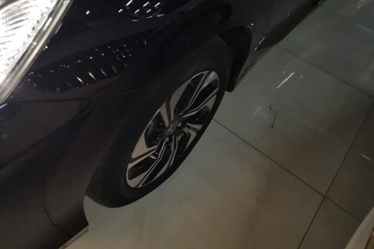 Used Honda Crider 2016 1.8L CVT Luxury Edition Exterior 4