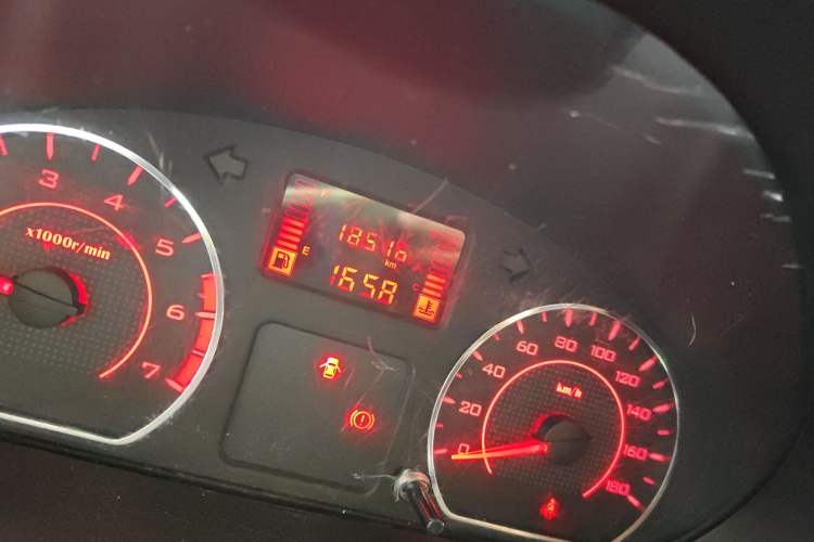 Used Wuling Hongguang V 2022 1.5L Jingqu Edition Enclosed-Window Vehicle with Hydraulic Power Steering LAR