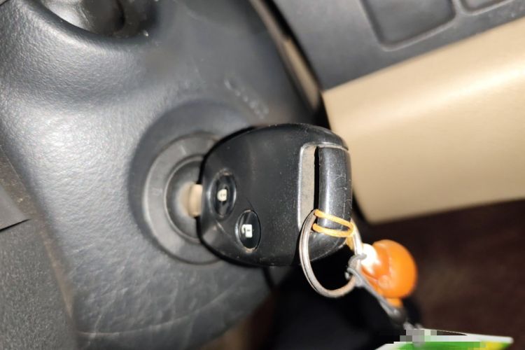 Used Honda CR-V 2010 2.4L automatic four-wheel drive luxury version Vehicle Key