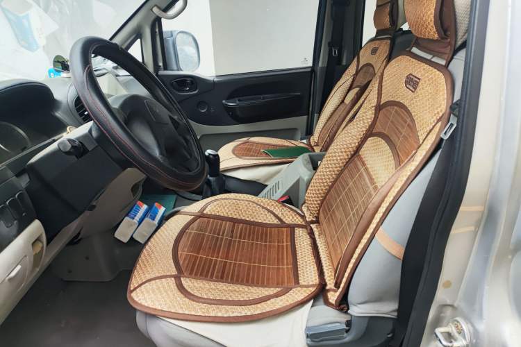 Used FORTHING Lingzhi 2016 M3L 1.6L 7-Seater Comfort Model
