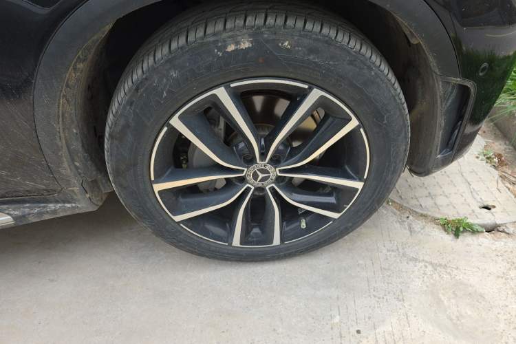 Used Mercedes-Benz GLC 2022 GLC 260 L 4MATIC Luxury Model Right Front Wheel Hub