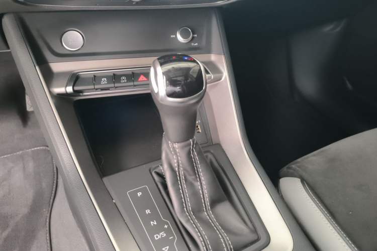 Used Audi Q3 2020 40 TFSI Fashion Dynamic Model Gear Lever