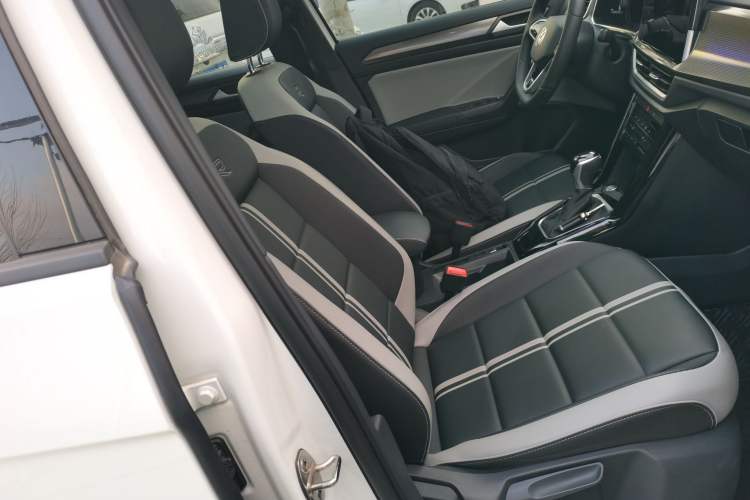 Used Volkswagen T-ROC 2025 300TSI DSG Two-Wheel Drive Chen Guang Edition