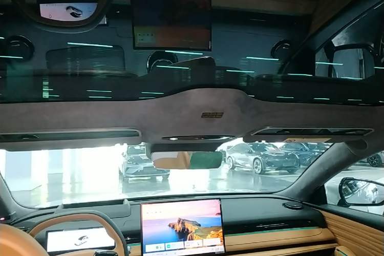 Used Geely Galaxy 8 2025 130km EM-P Starship Edition
