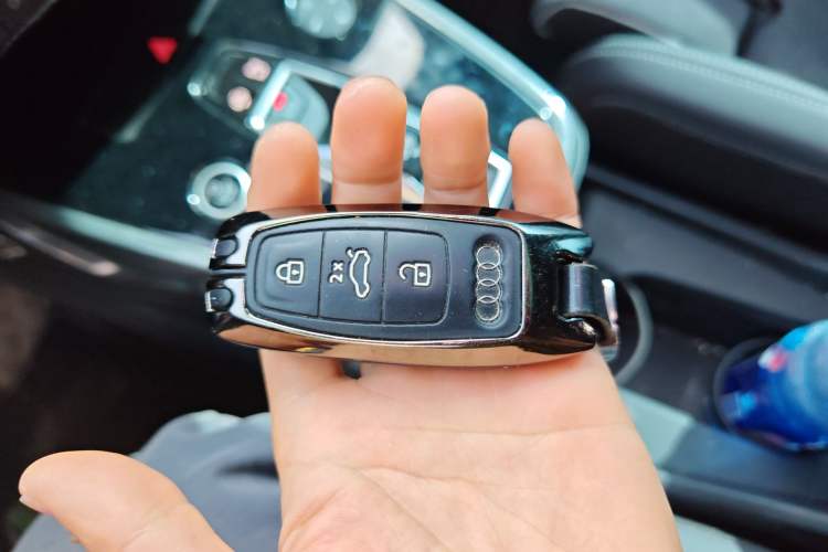 Used Audi Q5 e-tron 2022 40 e-tron Starlight Edition Mech Kit Vehicle Key