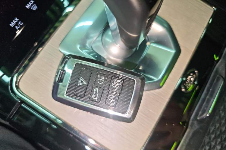 Used Land Rover Range Rover Evoque 2022 Range Rover L 249 PS R-Dynamic HSE Luxury Edition
