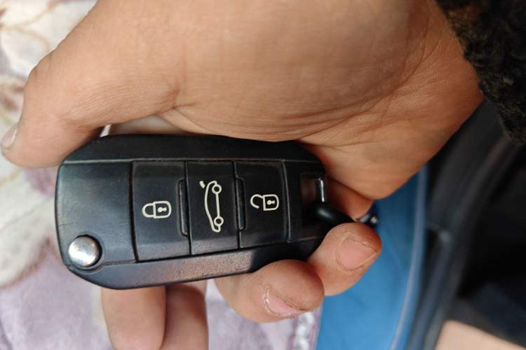 Used Peugeot 301 2014 1.6L Manual Comfort Edition Vehicle Key