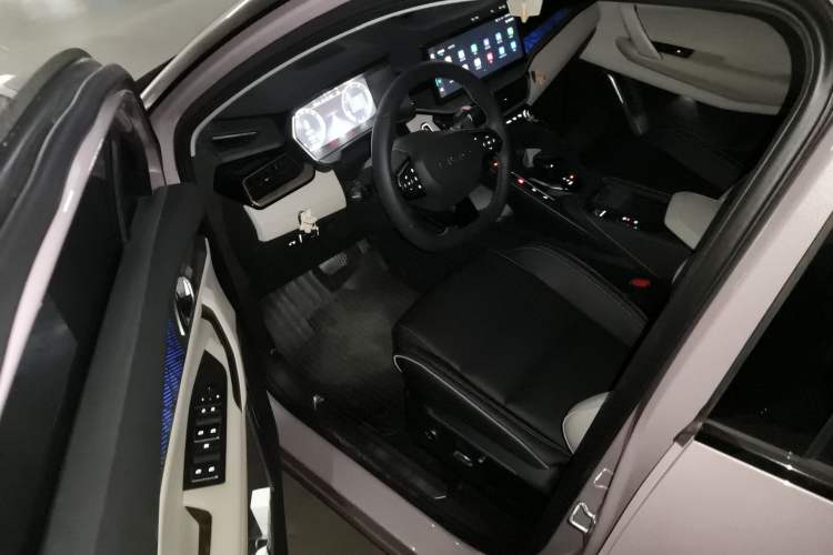 Used Lynk & Co 06 2023 Remix 1.5T Shero
