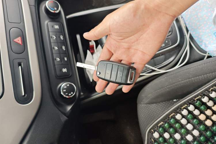 Used Kia Carens 2013 2.0L 7-Seater Automatic Standard Version China V Standard Vehicle Key