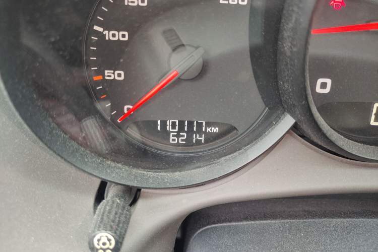 Used Porsche Boxster 2013 Boxster 2.7L Odometer Close Up