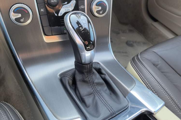 Used Volvo S60 2015 S60L T5 Intelligent Drive Edition Gear Lever
