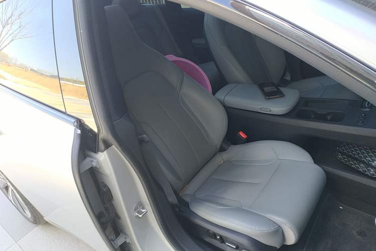 Used Nio ET5T 2024 75kWh Touring Right Front Seat