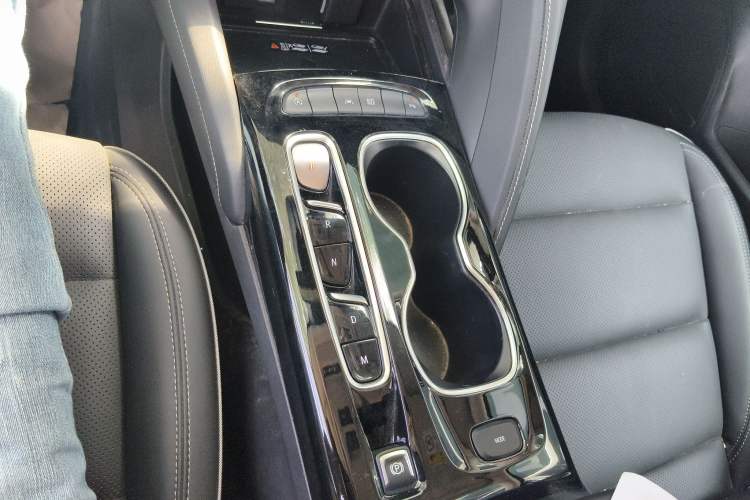 Used Buick Envision 2023 Encore S 652T Two-Wheel-Drive Luxury Model
