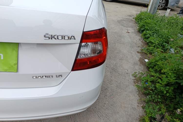 Used Skoda Rapid 2013 1.6L Automatic Smart Selection Model
