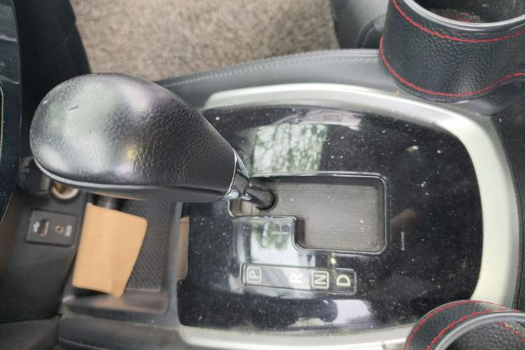 Used Nissan X-Trail 2014 2.0L CVT Comfort Edition 2WD Gear Lever