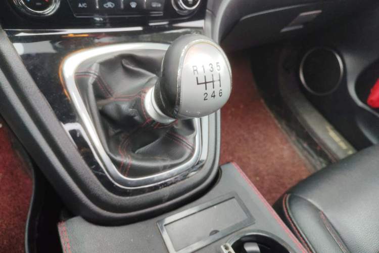 Used Haval H6 2015 Upgraded Model 1.5T Manual Two-Wheel Drive Elite Version
