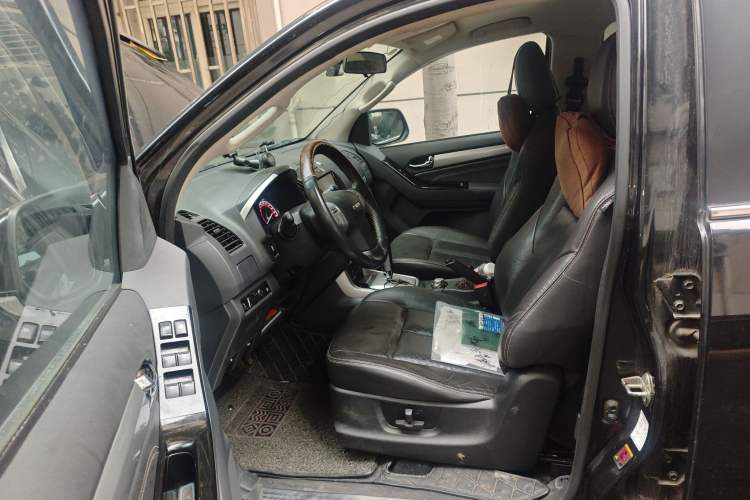 Used Isuzu mu-X 2017 3.0T Four-Wheel Drive Automatic Luxury 7-Seater China V Emission Standard