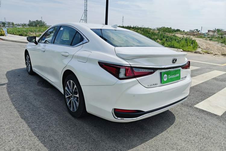 Used Lexus ES 2023 200 Excellence Edition
