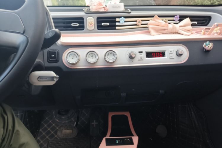 Used Wuling Hongguang MINIEV 2022 Macaron Premium Model – Lithium Iron Phosphate Audio And AC Panel