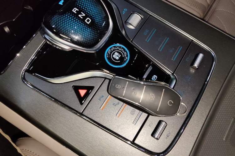 Used BYD Tang New Energy 2022 DM-p 215 km All-Wheel-Drive Deluxe Model Vehicle Key