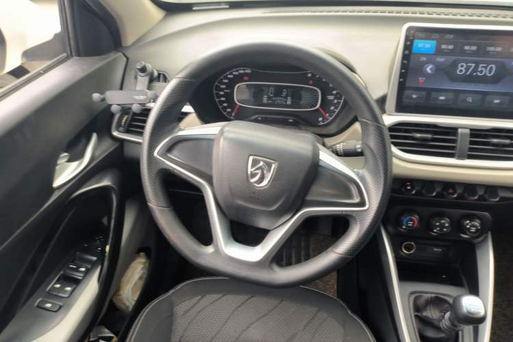 Used Baojun 510 2017 1.5L manual Comfort trim
