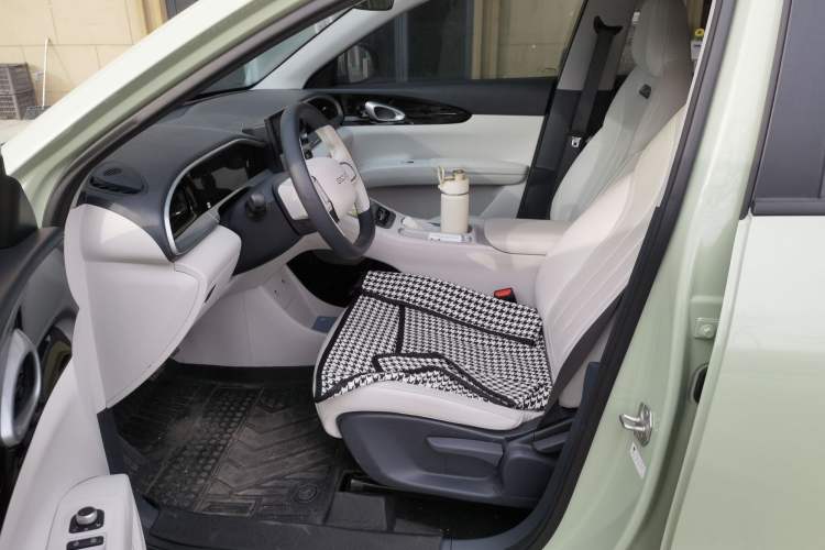 Used Geely Galaxy Geome 2025 410 km Free Version
