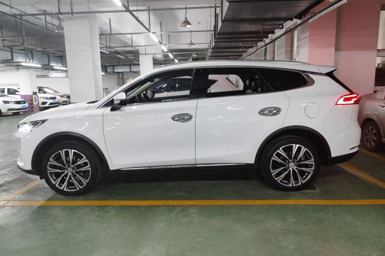 Used BYD Tang 2018 2.0T Automatic SmartConnect Prestige 7-Seater China V Standard