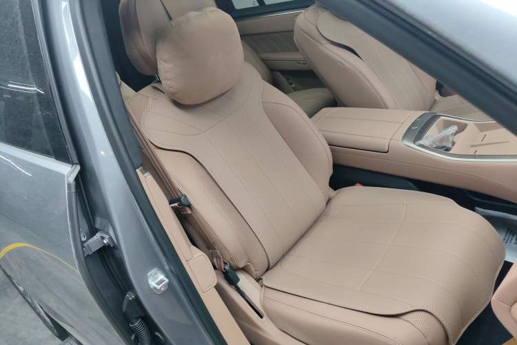 Used ONVO Luxeed L90 2025 Model—Max Six-Seater Version Right Front Seat