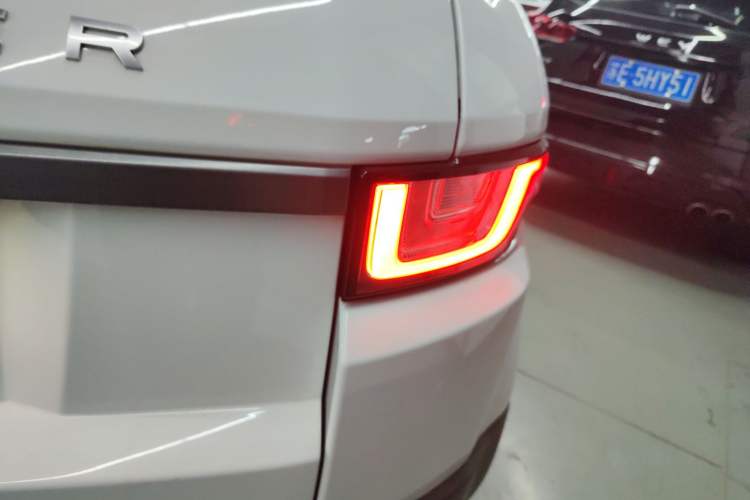 Used Land Rover Range Rover Evoque 2018 240 PS SE Smart Brilliance Edition
