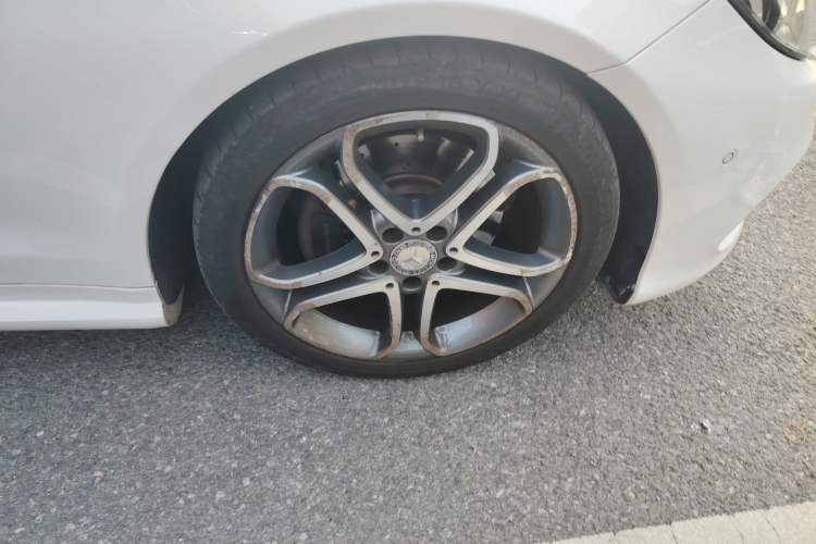 Used Mercedes-Benz E-Class 2014 E 260 Coupe Right Front Wheel Hub