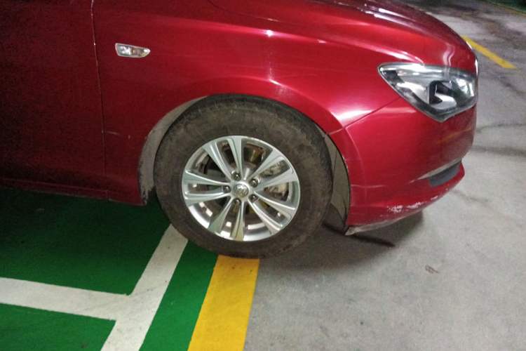 Used Buick GT 2015 15N Automatic Entry-Level Trim Right Front Wheel Hub