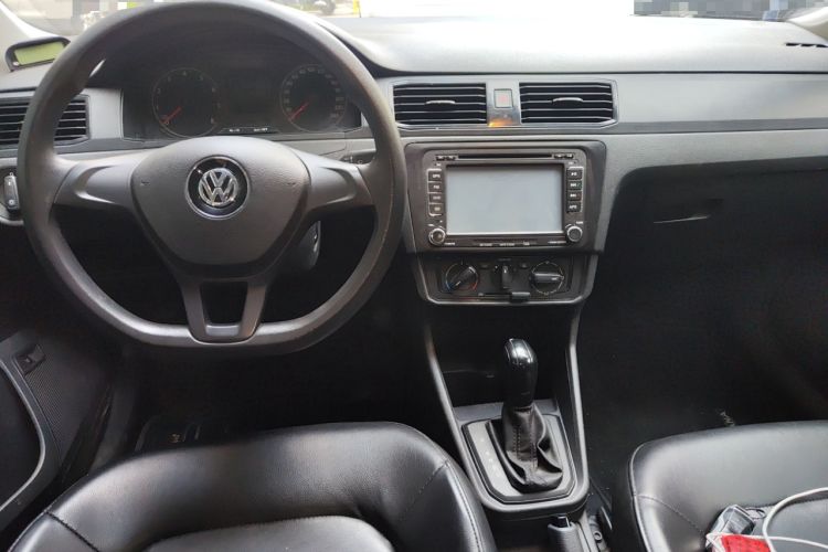 Used Volkswagen Santana 2016 1.6L Automatic Fashion Edition Center Console