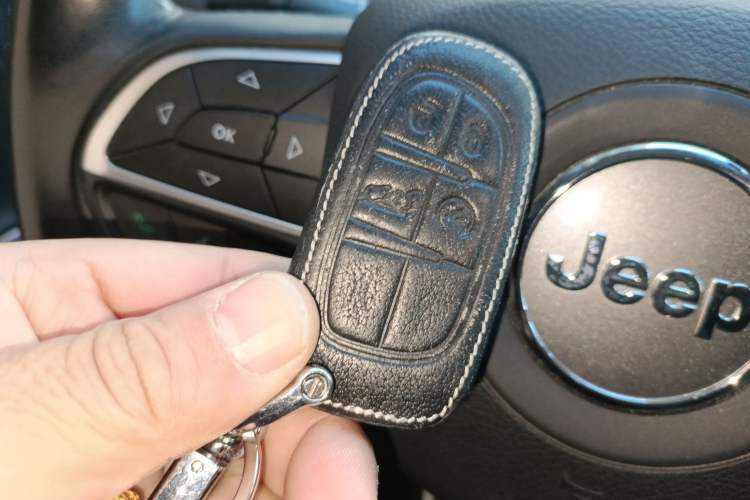 Used Jeep Grand Commander 2022 2.0T Four-Wheel Drive Luxury Edition
