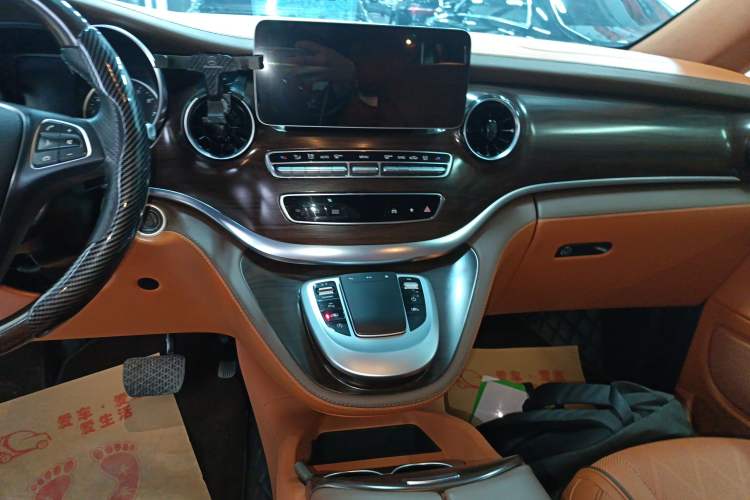 Used Mercedes-Benz V-Class 2020 V 260 Avantgarde Edition