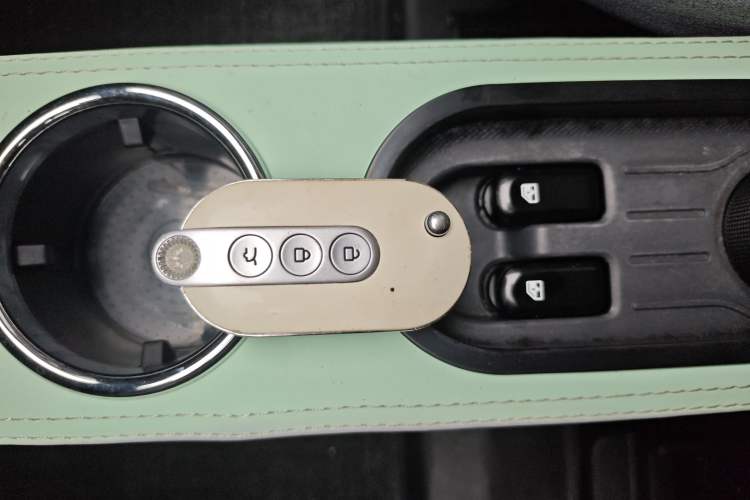 Used Wuling Hongguang MINIEV 2022 Macaron Fashion Model Lithium Iron Phosphate Vehicle Key