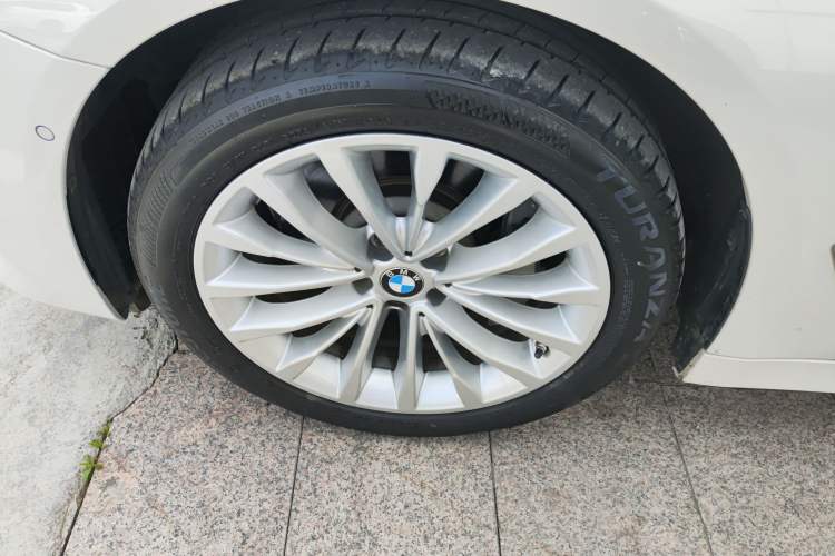 Used BMW 5 Series 2019 Facelifted 530Li Luxury Edition Premium Package Left Front Wheel Hub