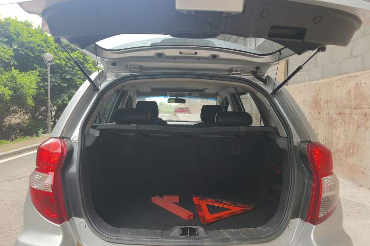 Used CHANGAN CX20 2014 1.4L Manual Sunroof Navigation Version China V Standard Trunk