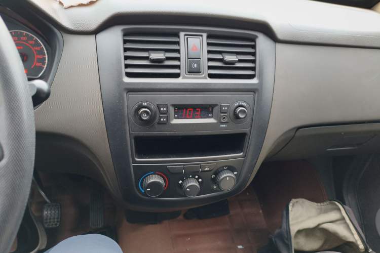 Used Wuling Rongguang S 2023 1.5L Base Version 5/7 Seats
