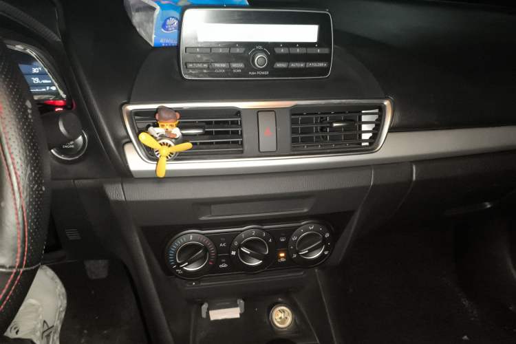 Used Mazda 3 Axela 2014 Sedan 1.5L Manual Comfort Model