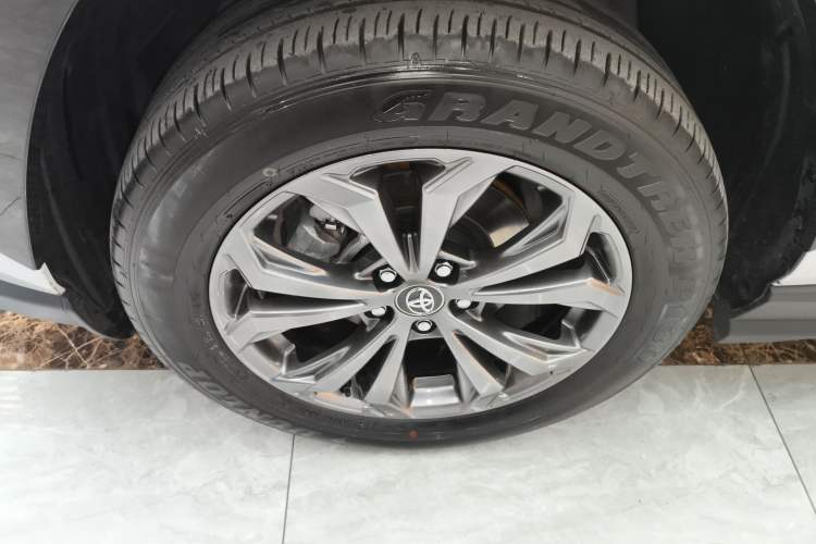 Used Toyota RAV4 2024 2.0L CVT Two-Wheel Drive Fashion Plus Edition Left Front Wheel Hub