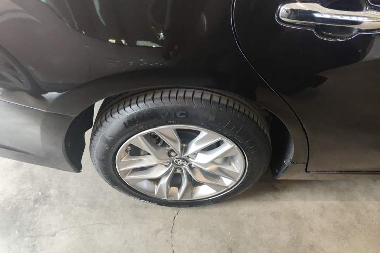 Used Toyota Avalon 2019 Dual-Engine 2.5L Luxury Edition China VI Standard