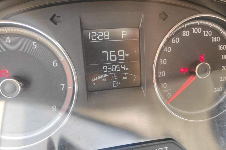 Used Volkswagen Santana 2017 Haval H9 1.6L Automatic Comfort Edition Odometer Close Up