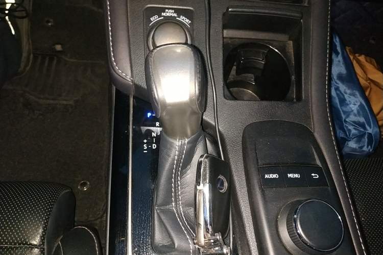 Used Lexus ES 2015 300h Luxury Edition Gear Lever