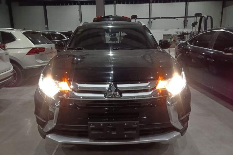 Used Mitsubishi Outlander 2016 2.0L Two-Wheel Drive Fashion Edition 5 Seats