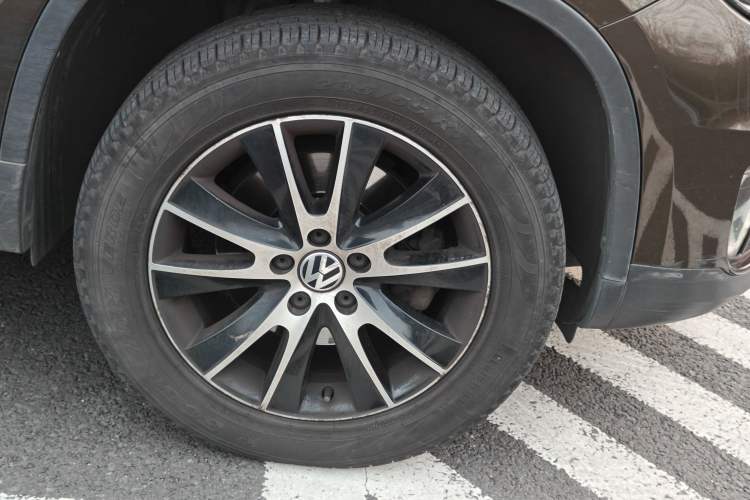 Used Volkswagen Tiguan 2015 1.8TSI Automatic Two-Wheel Drive Luxury Model Right Front Wheel Hub