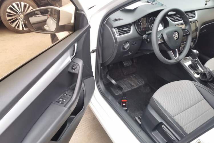 Used Skoda Octavia 2017 1.6L Automatic Chuanxing Edition
