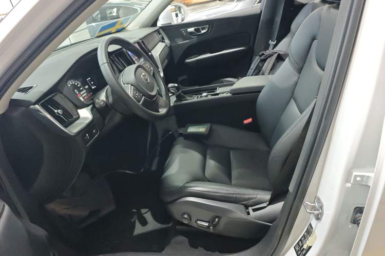 Used Volvo XC60 2021 T5 4x4 Smart Luxury Edition