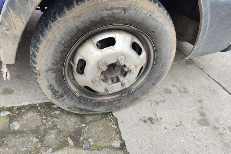 Used Iveco Daily 2017 2.5T A35 Low-Roof 5-7 Seater Passenger Van 47Z5
